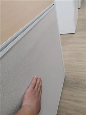 辦公桌屏風(fēng)式隔斷