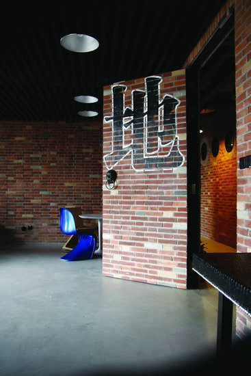 上海辦公家具廠家&mdash;&mdash;工業風下的古樸風格的門