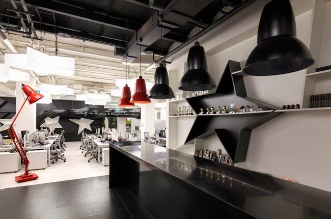 上海碧江辦公家具帶給您異樣的配鏡工作環(huán)境