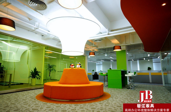 碧江家具為騰訊上海總部打造的時尚辦公家具空間