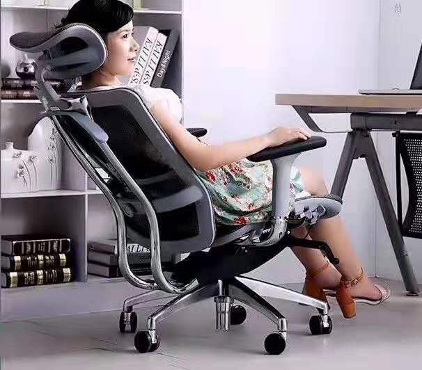 多功能人體工學(xué)椅