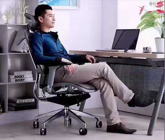 多功能人體工學(xué)椅